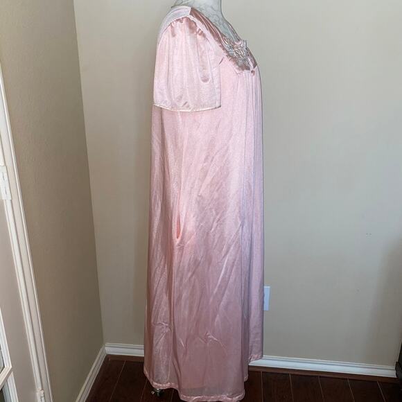 Vassarette Underneath It All Vintage gown & robe - Picture 6 of 12